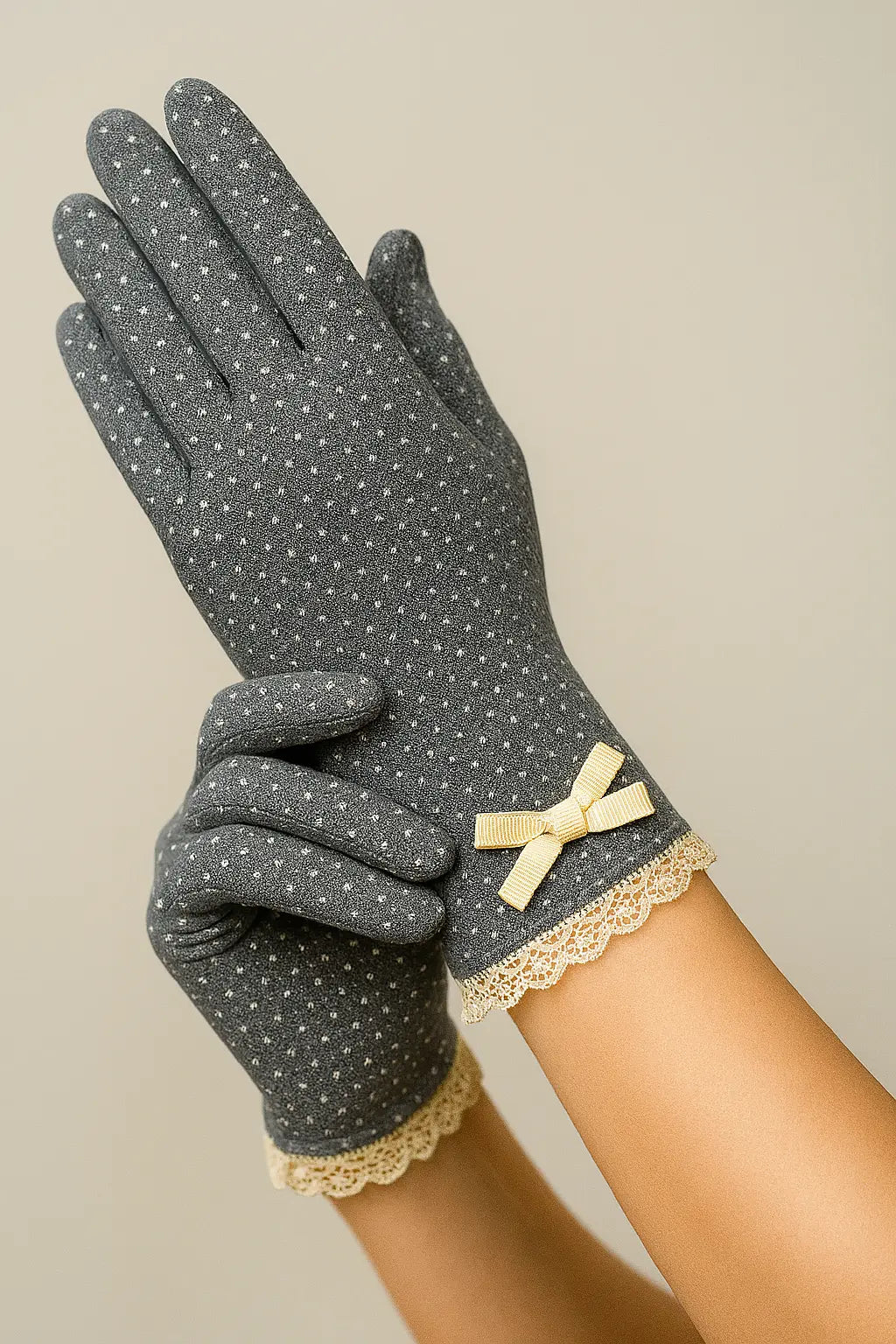 Sun Protection Polka Dotted Driving Gloves | دانتيل | Smack Touch (Gloves)