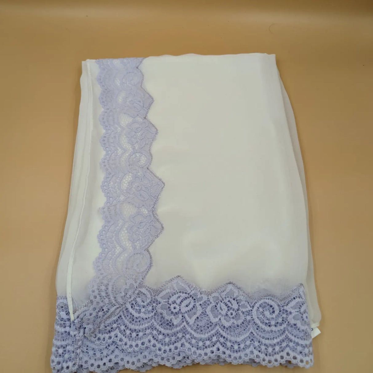 Chiffon scarf with L lace stitching