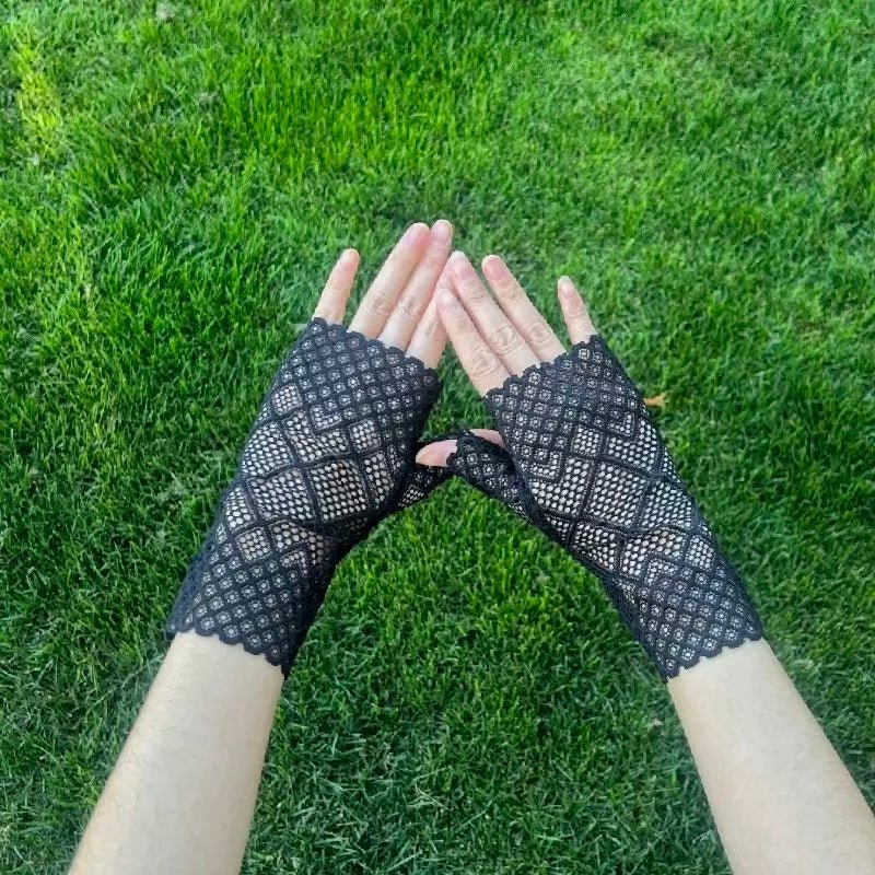 Hollow out fingerless gloves