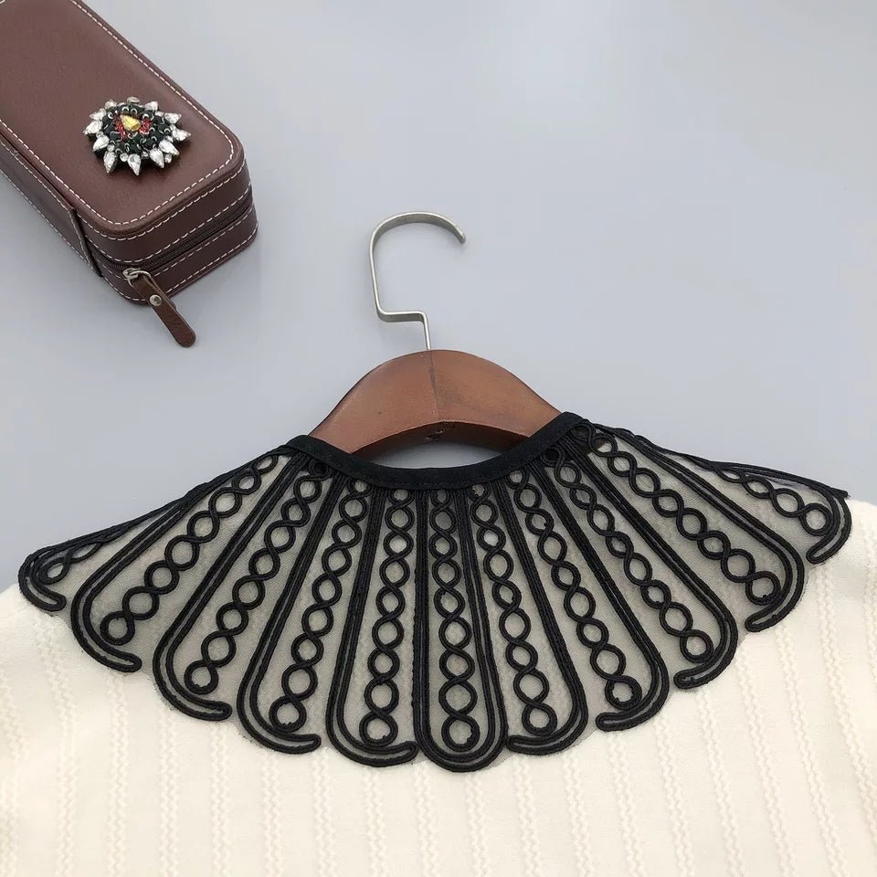 Women scallop collar shawl black and white